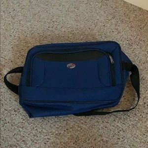 NWOT American Tourister travel bag